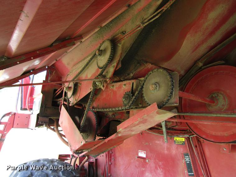 image for item DG1219 1981 International 1440 combine
