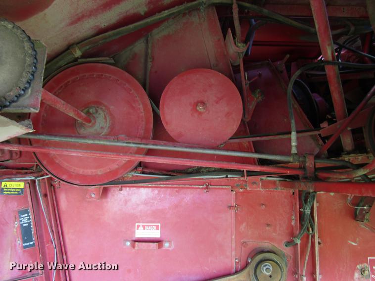 image for item DG1219 1981 International 1440 combine