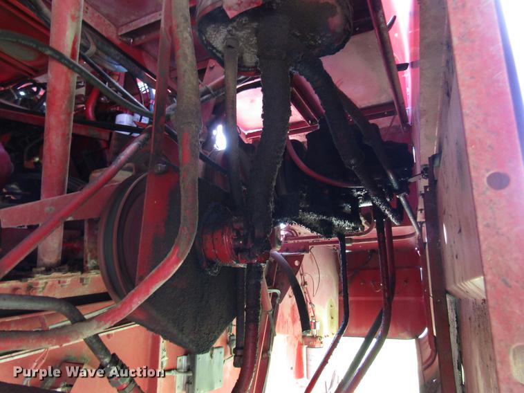 image for item DG1219 1981 International 1440 combine