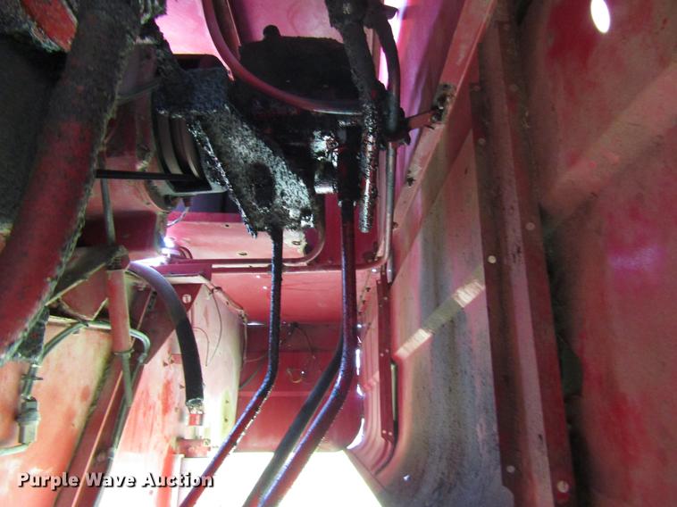 image for item DG1219 1981 International 1440 combine