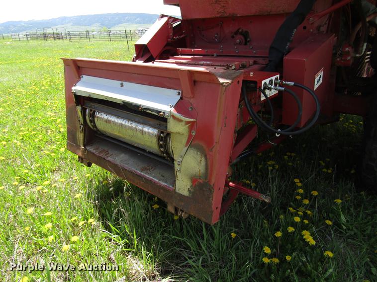 image for item DG1219 1981 International 1440 combine