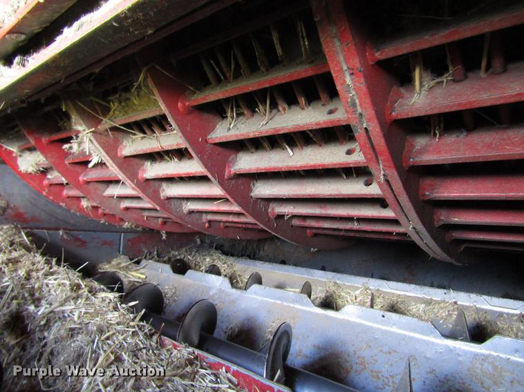 image for item DG1219 1981 International 1440 combine