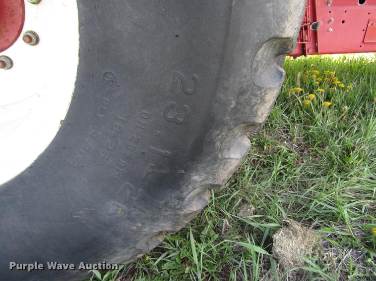 image for item DG1219 1981 International 1440 combine