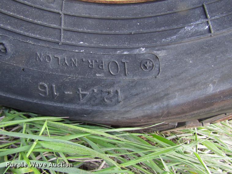 image for item DG1219 1981 International 1440 combine