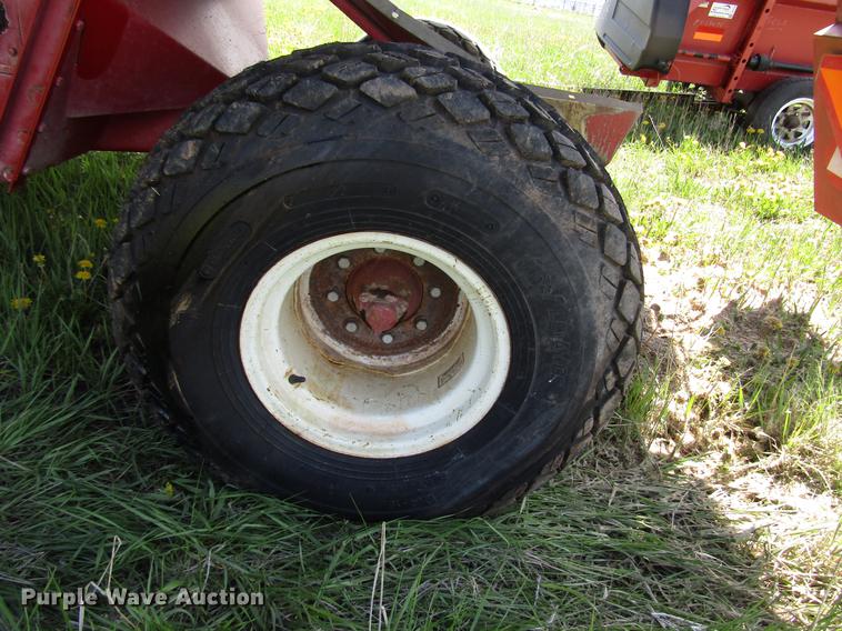 image for item DG1219 1981 International 1440 combine