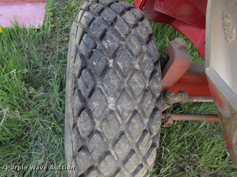 image for item DG1219 1981 International 1440 combine