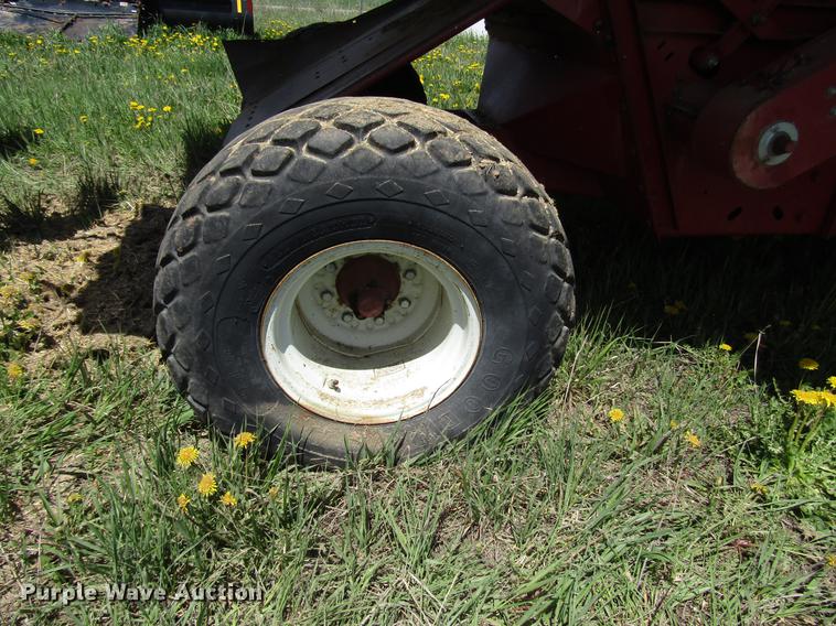 image for item DG1219 1981 International 1440 combine