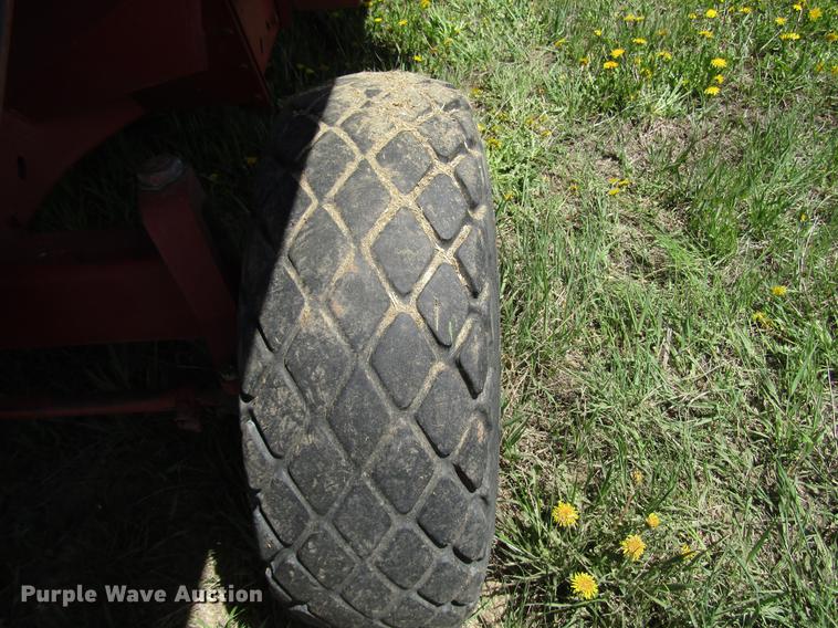 image for item DG1219 1981 International 1440 combine