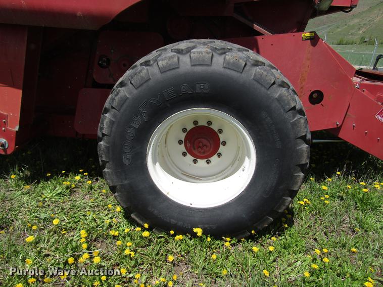 image for item DG1219 1981 International 1440 combine