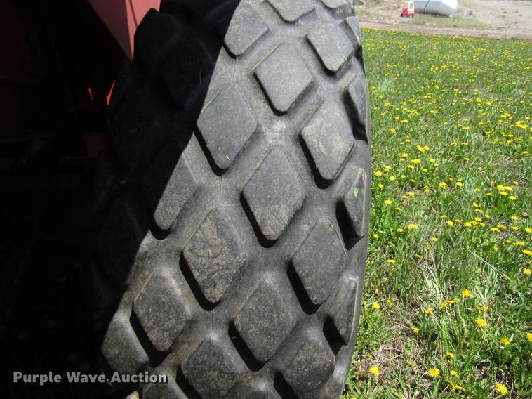 image for item DG1219 1981 International 1440 combine