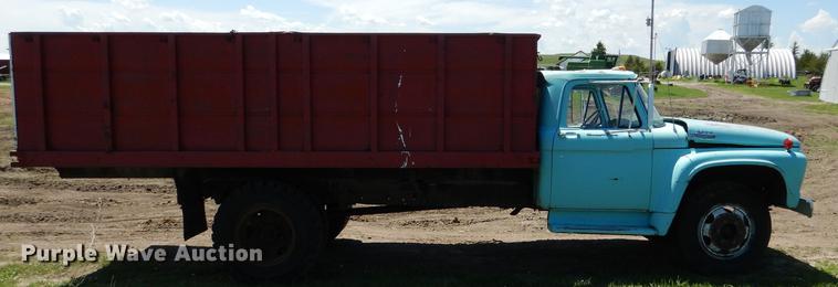 image for item DG5802 1965 Ford F600 grain truck