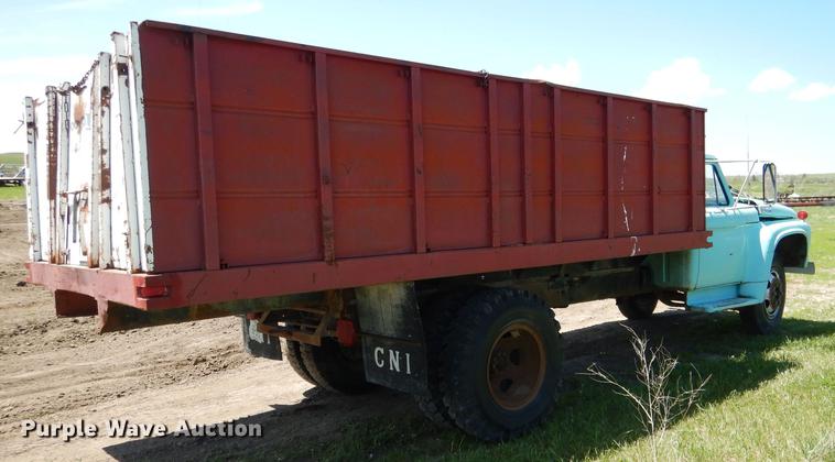 image for item DG5802 1965 Ford F600 grain truck