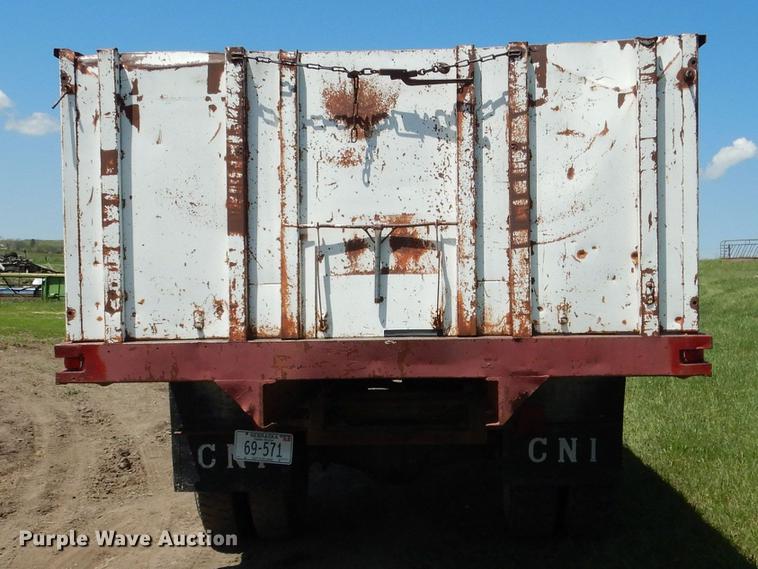 image for item DG5802 1965 Ford F600 grain truck