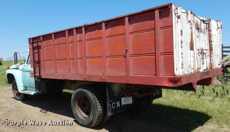 image for item DG5802 1965 Ford F600 grain truck