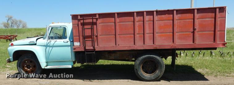 image for item DG5802 1965 Ford F600 grain truck