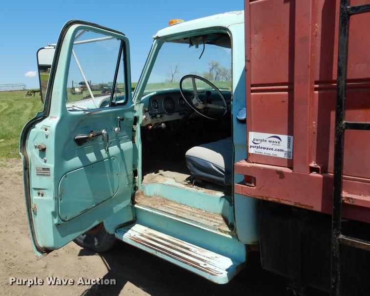 image for item DG5802 1965 Ford F600 grain truck