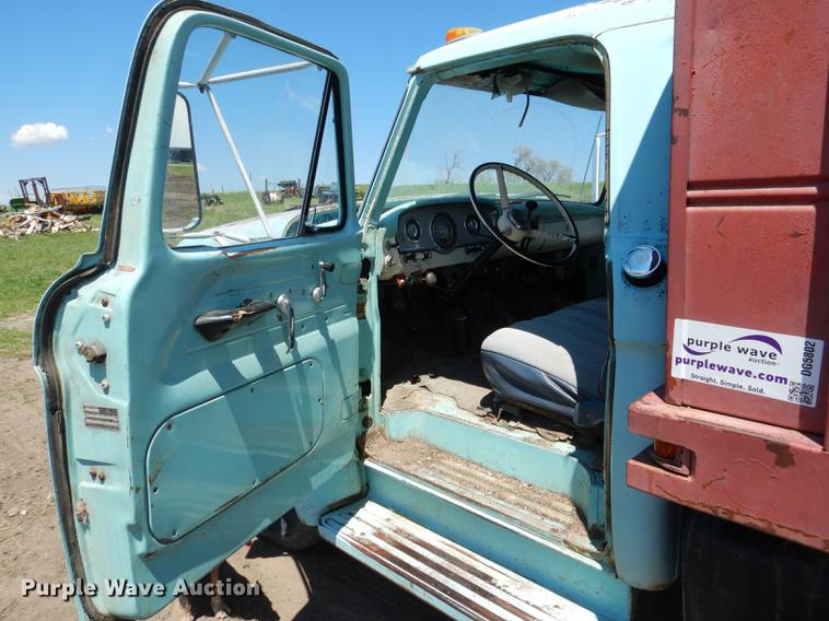 image for item DG5802 1965 Ford F600 grain truck