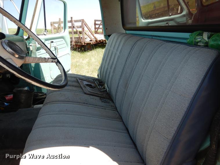 image for item DG5802 1965 Ford F600 grain truck