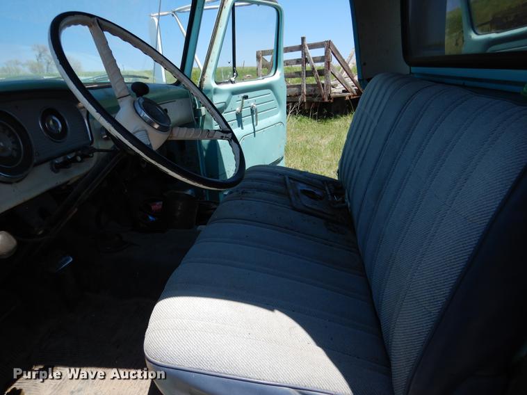 image for item DG5802 1965 Ford F600 grain truck