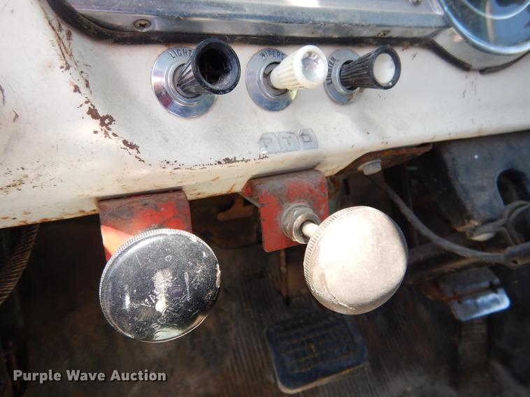 image for item DG5802 1965 Ford F600 grain truck