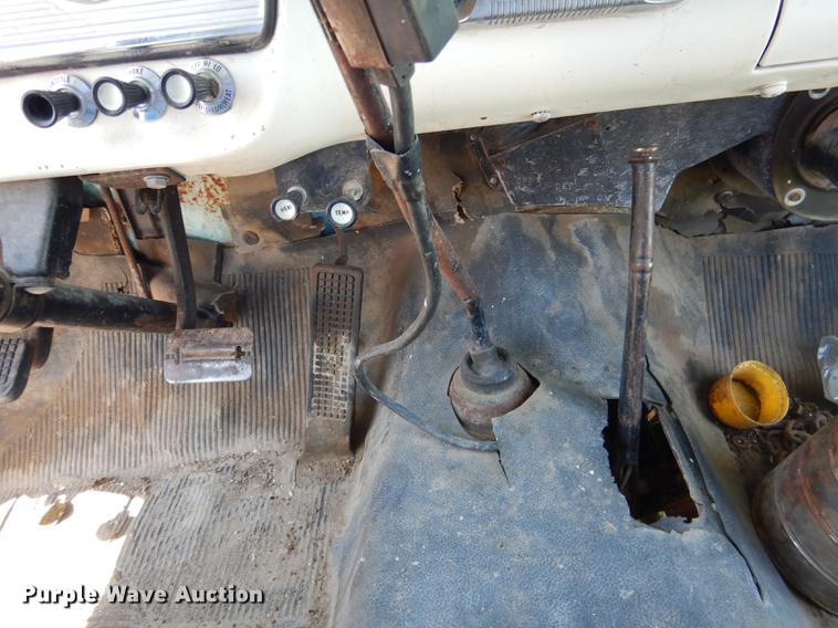 image for item DG5802 1965 Ford F600 grain truck