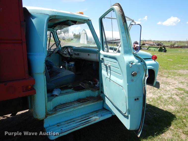 image for item DG5802 1965 Ford F600 grain truck