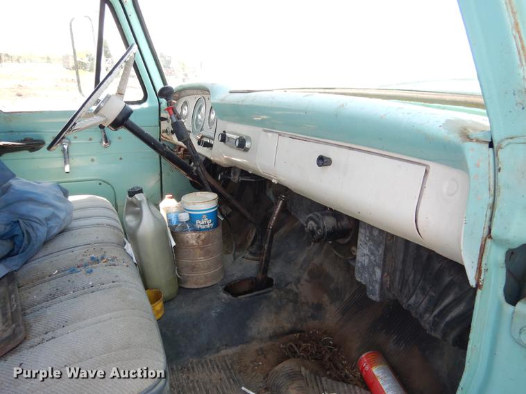 image for item DG5802 1965 Ford F600 grain truck