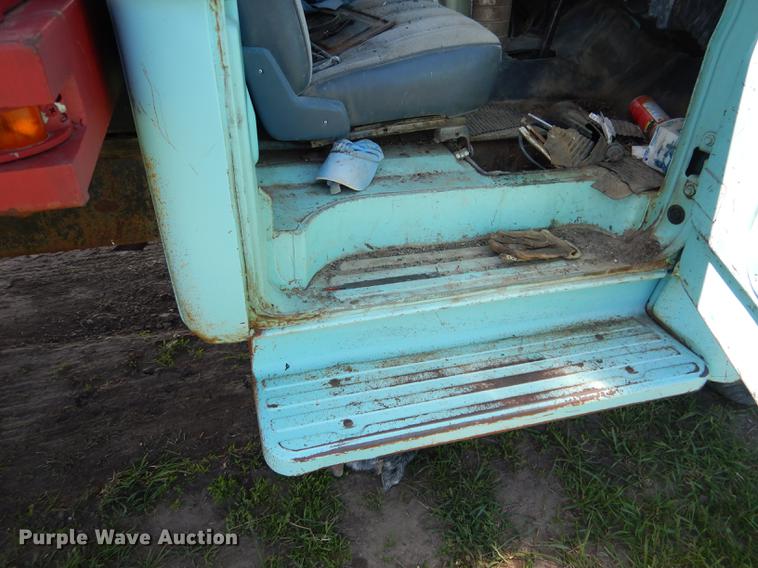 image for item DG5802 1965 Ford F600 grain truck