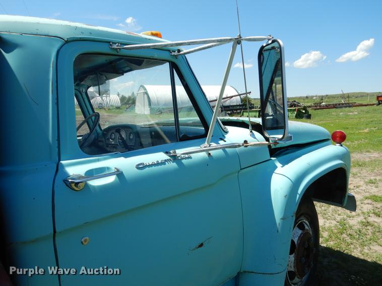 image for item DG5802 1965 Ford F600 grain truck