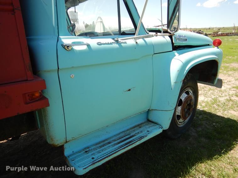 image for item DG5802 1965 Ford F600 grain truck