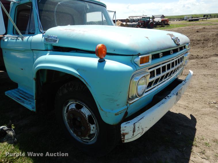 image for item DG5802 1965 Ford F600 grain truck