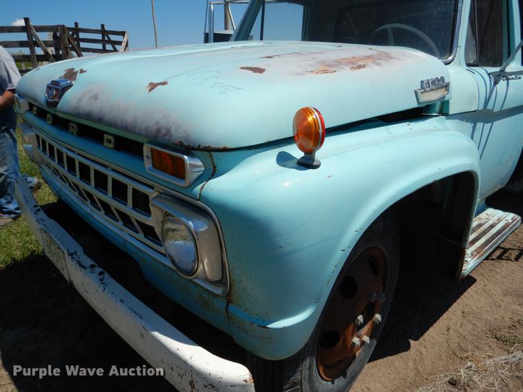 image for item DG5802 1965 Ford F600 grain truck
