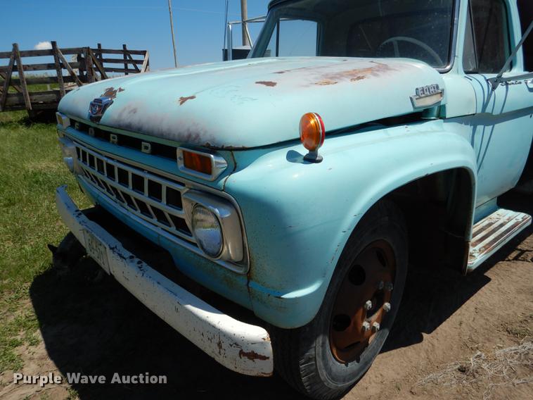 image for item DG5802 1965 Ford F600 grain truck