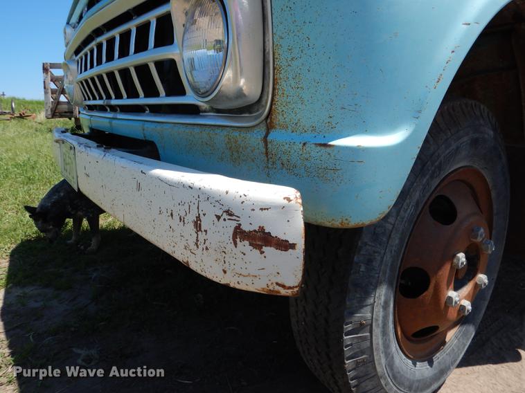image for item DG5802 1965 Ford F600 grain truck