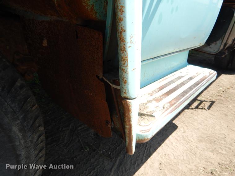 image for item DG5802 1965 Ford F600 grain truck