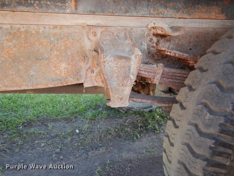 image for item DG5802 1965 Ford F600 grain truck