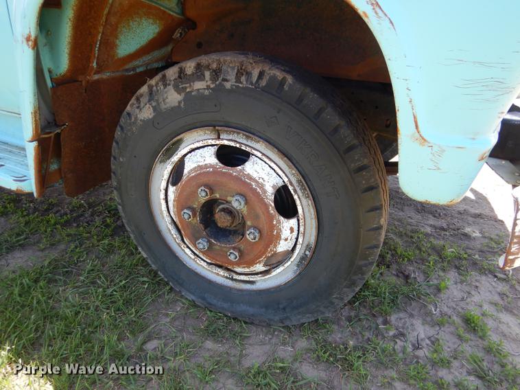 image for item DG5802 1965 Ford F600 grain truck
