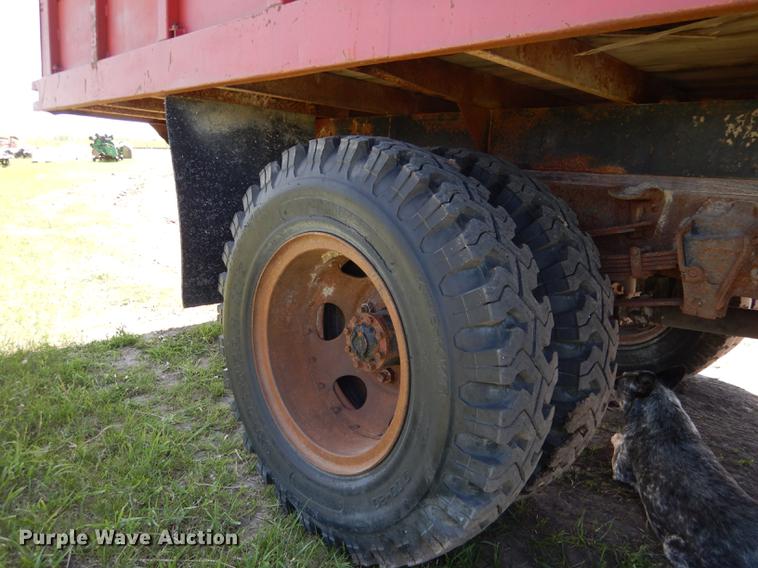 image for item DG5802 1965 Ford F600 grain truck