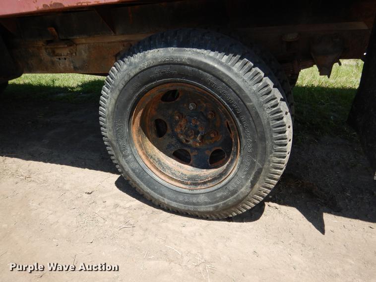 image for item DG5802 1965 Ford F600 grain truck