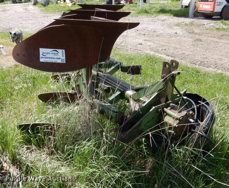 image for item DG5804 John Deere three bottom plow