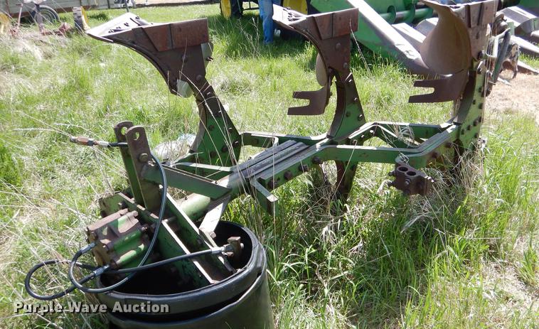 image for item DG5804 John Deere three bottom plow