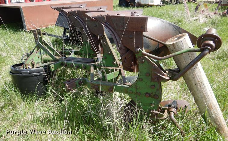 image for item DG5804 John Deere three bottom plow