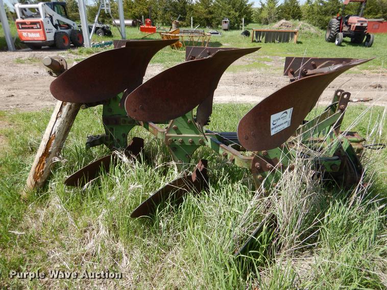 image for item DG5804 John Deere three bottom plow
