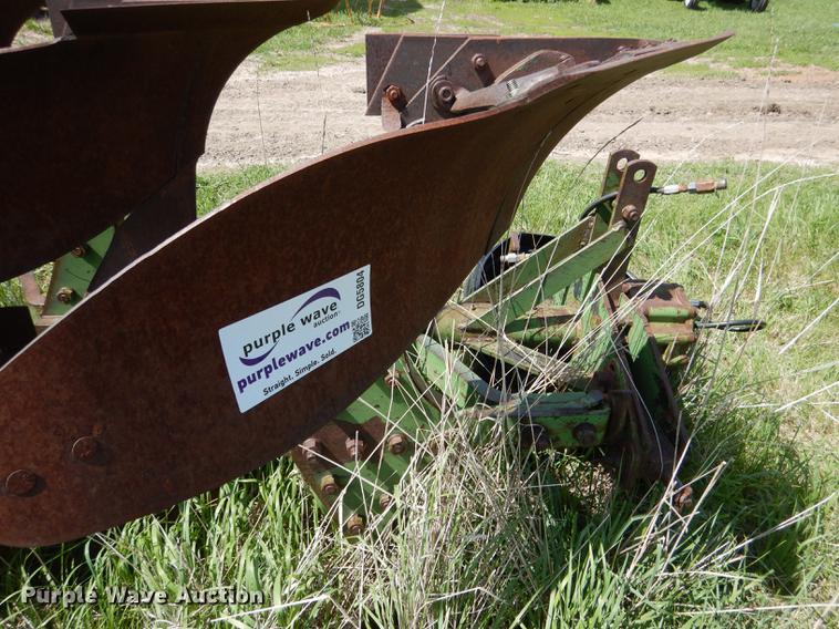 image for item DG5804 John Deere three bottom plow