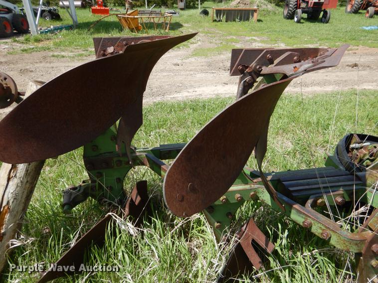 image for item DG5804 John Deere three bottom plow