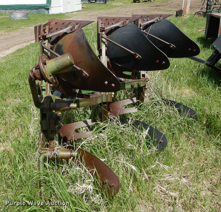 image for item DG5804 John Deere three bottom plow