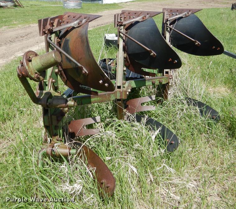 image for item DG5804 John Deere three bottom plow