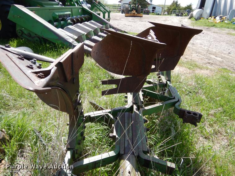 image for item DG5804 John Deere three bottom plow