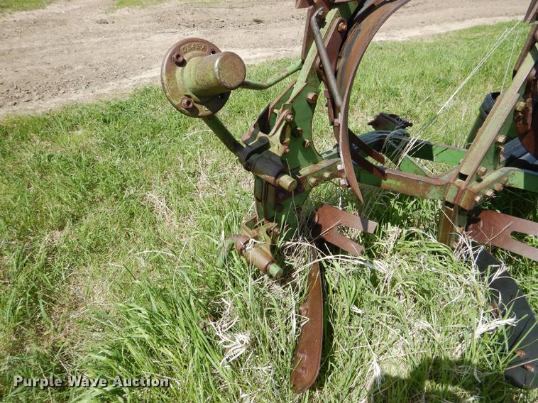 image for item DG5804 John Deere three bottom plow