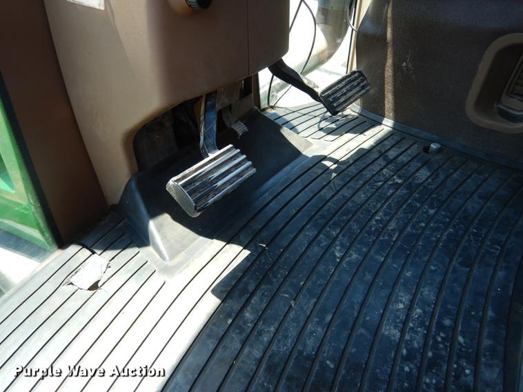 image for item DG5809 2001 John Deere 9400 4WD tractor